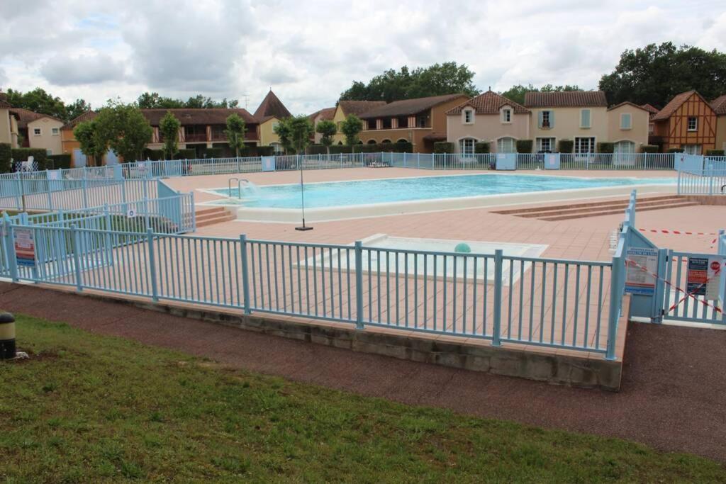 Résidence du Lac-MONFLANQUIN Appartement Piscine Chauffée Esterno foto